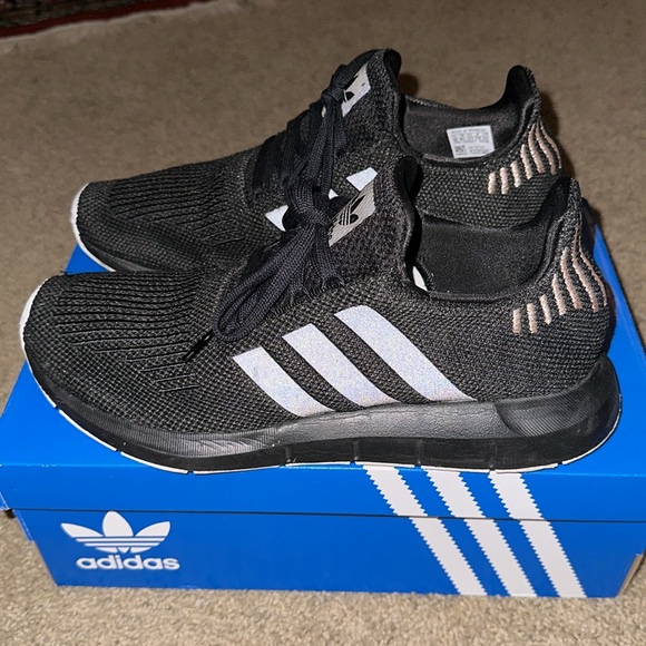 Adidas women’s size 10 Swift Run running shoe - Picture 5 of 7